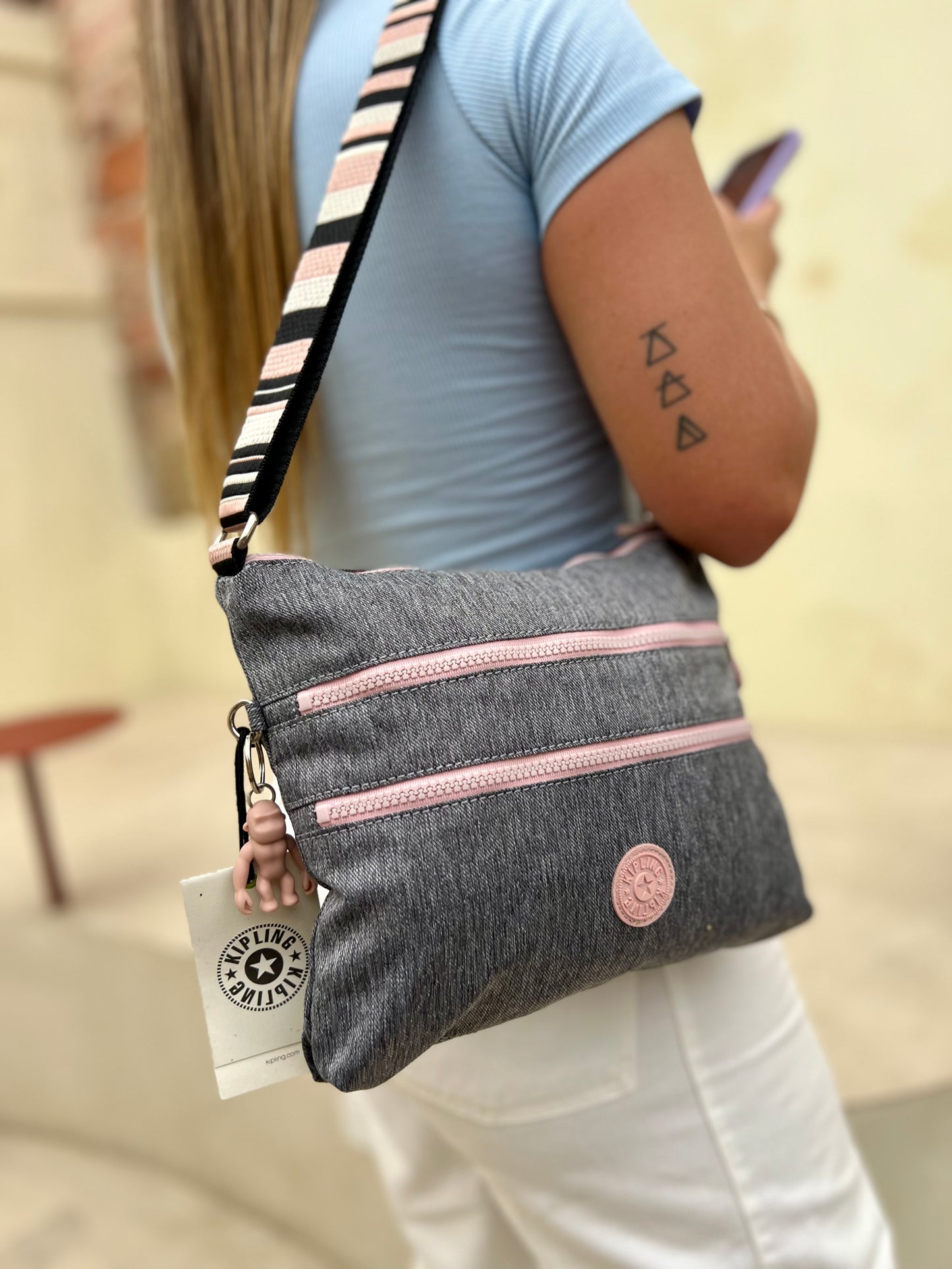 Bolso Manos Libres Gris Rosado