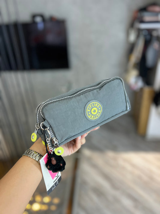 Cartuchera Triple Gris